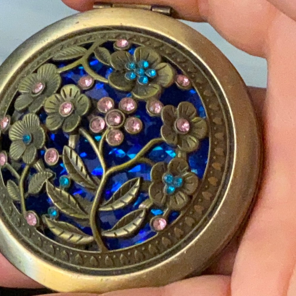 Hand held mirror or purse mirror